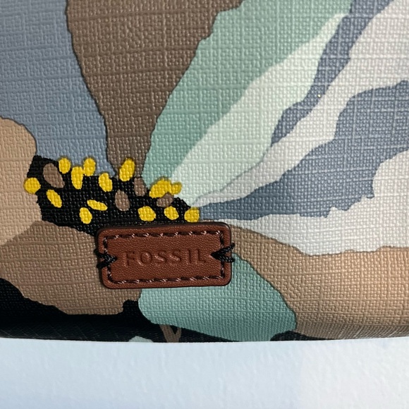 Fossil Crossbody and Wristlet Wallet - Picture 11 of 12